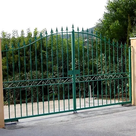 Helios Bed & Breakfast *